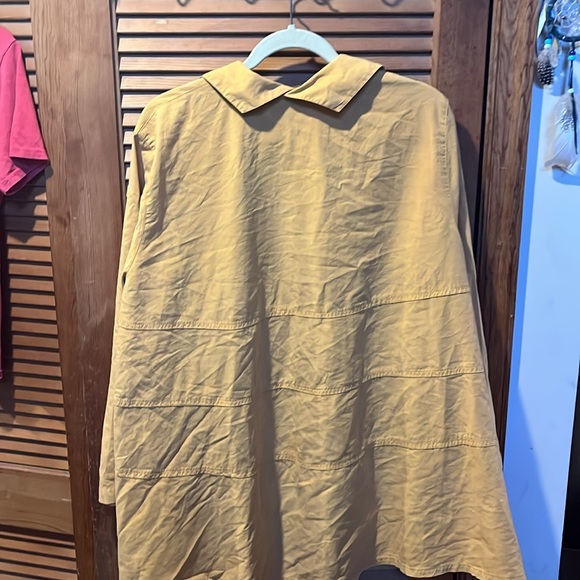 Very wide cut yellow
over-shirt button up - Picture 2 of 2